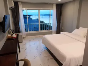 Sam Or Riverside Hotel - Image 1