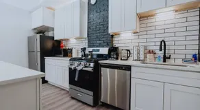Luxe 2BR Oasis Patio & Laundry Soulard - Image 5