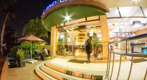 Hillside Plaza Hotel - Image 2