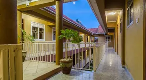 Victoria Travel Hotel - Image 4