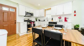 37-2 - 4BR Spacious Family Friendly near Boston & Parks - Free Parking - Image 5