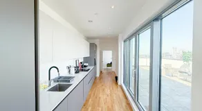Lux 3-Bedroom Penthouse in Battersea with 3 Private Balconies near Clapham , Nine Elms by Staylio Lo - Image 3