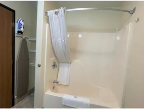Quality Inn Petoskey - Image 3