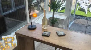 Redwing Retreat - Luxury 2 Bed House - Sleeps 6 - Short Walk to Bicester Village Shops, Train Station and Town Centre with Garden and Driveway Parking - Image 3