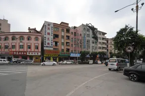 Yihao Huaxuan Hotel - Image 5