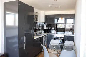 Sidemersey Livings - 2 Bedroom Central Skyline Apartment with views - Image 4