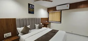 Hotel Glory - Image 2