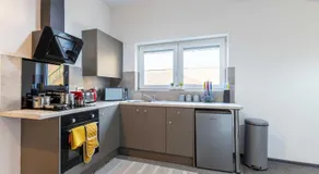 The Eldern - Spacious, Netflix, free Parking, close to A1 - Image 3