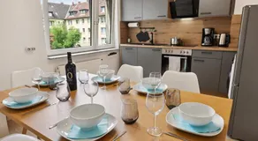 Große 80qm 3 Zimmer Wohnung, nahe Messe & Klinikum, 2x 55" Smart TV, Netflix, Keyless - Image 4
