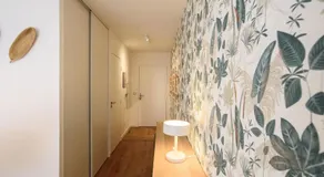 Bright modern with shared garden near Metro - Image 3