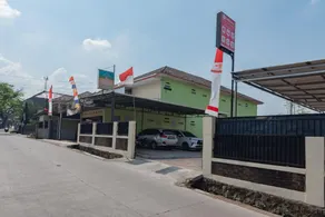 RedDoorz Syariah near Tugu Pandanwangi Cianjur - Image 2