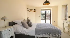 Gardeners Cottage - Image 2