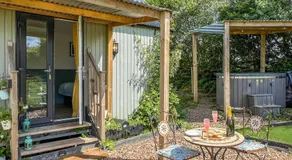 Daisy Shepherds Hut - Image 4