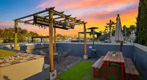 Chic Silver Lake Oasis with Breathtaking City Skyline Views, Private Rooftop & Garage - Image 4