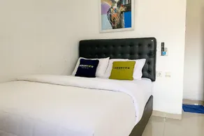 Urbanview Hotel Permata Syariah Garut - Image 1