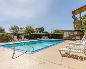 Quality Inn Oakland Airport - Image 5
