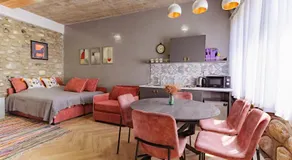 Manoni Ratiani's Guesthouse - Image 3