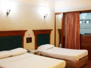 Pradipat Hotel - Image 4