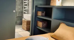 Chambre dans maison de ville avec piscine et garage en centre ville - Image 3