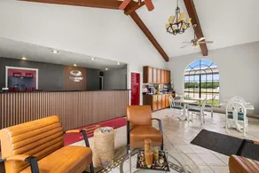 Budget Host Inn - Image 4