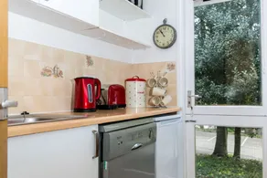 Seaside Chalet - Sleeps 6 - Image 5