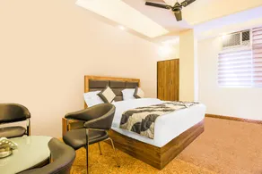 Embellish Inn - Image 2