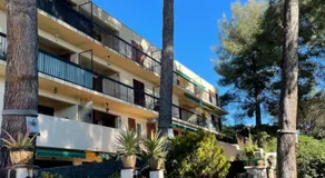 Charmant T3 au milieu des pins, terrasse sud, vue mer, plage à pieds, fibre et garage privé inclus - Image 4