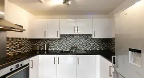 Great Value Century Wharf Apartment Near Cardiff Bay with Off Road Parking - Image 4
