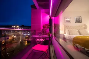 Live in Leeds Millenium Square Apartment - Image 4