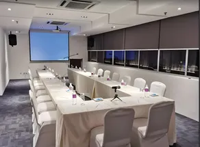 deKing Hotel Twin Towers by DK Hospitality - Image 3