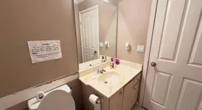 Cedar Hills Guest House- Beautiful Room, Free Parking, 24 Hr Transit - Image 3