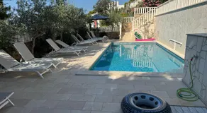 Luxury Beachfront Villa Carlisa - Image 4