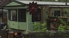 Secluded Woodland Hideaway - 2 Bed with Private Parking - Image 3