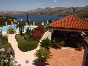 Appartement de vacances entièrement équipé avec terrasse, piscine et jacuzzi | Vue sur l'eau - Image 3