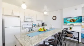 Waikiki Escapade Mountain Views Condo, Steps to Beach with Parking Perk - Image 3