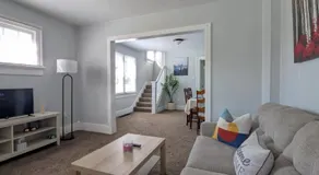 Modern Cozy, Free Parking, Near Downtown - Image 2