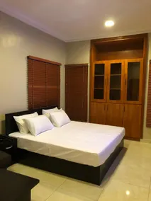 Posh Apartments Metro - Image 2