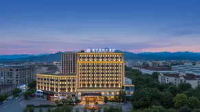 Jinyi International Hotel (Baolong Plaza) - Image 4