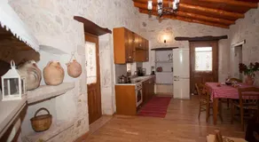 Ariadne Traditional Home - Image 5