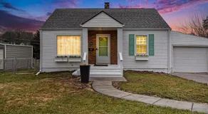 Adorable 2BR Hot Tub Close to Attractions - Image 5