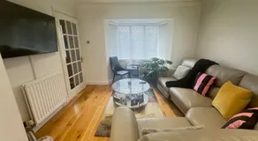 Single room in Croydon luxury spacious home - Image 2
