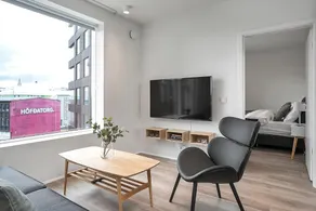 Luxury One Bedroom Apartment with balcony  SIF - Image 2