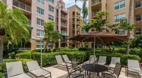 Yacht Club Apartment at Aventura ~ Splendidamente aggiornato al primo piano a bordo piscina - Image 5