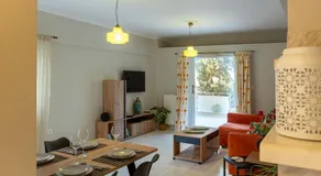 Comfortable 3-Bedroom Seaside Maisonette - Image 2