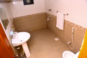 LUXURY INN - FAMILY ROOM - Image 4