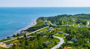 Cozy Ocean Retreat 2 Min Walk to Surf - Image 3
