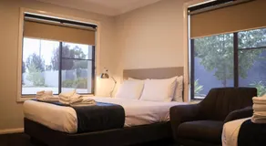 Eastend Studio Apartments - Image 2