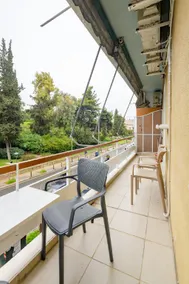 Fully Renovated Flat in Prime Athens Location - Image 5