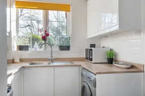 NEW Sleek & Spacious 1BD House with Garden Horsham - Image 5