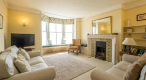 Shore View, Aldeburgh - A lovely Seafront House on famous Crag Path with uninterrupted Beach Views - Aldeburgh Coastal Cottages - Image 2
